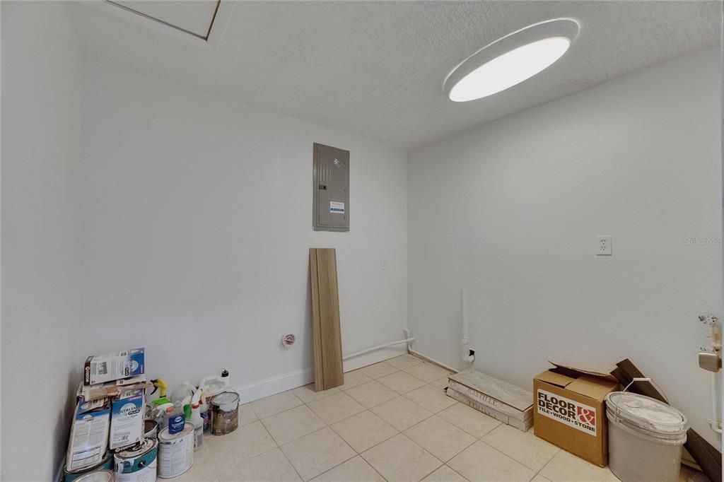 Active With Contract: $355,000 (3 beds, 1 baths, 1121 Square Feet)