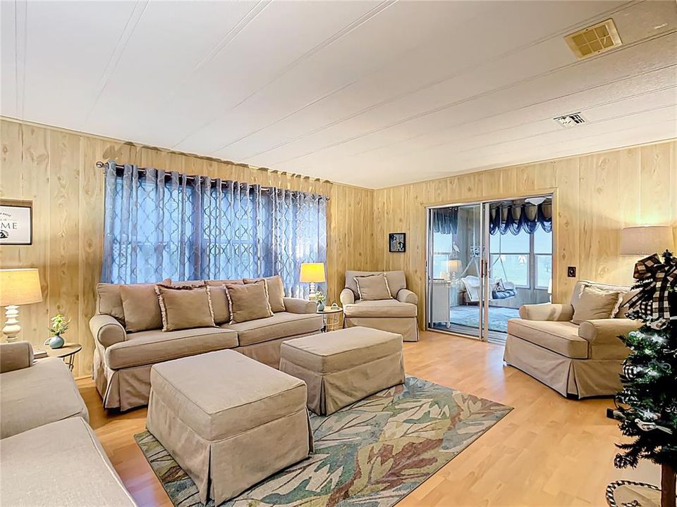 En Venta: $169,900 (2 camas, 2 baños, 1248 Pies cuadrados)