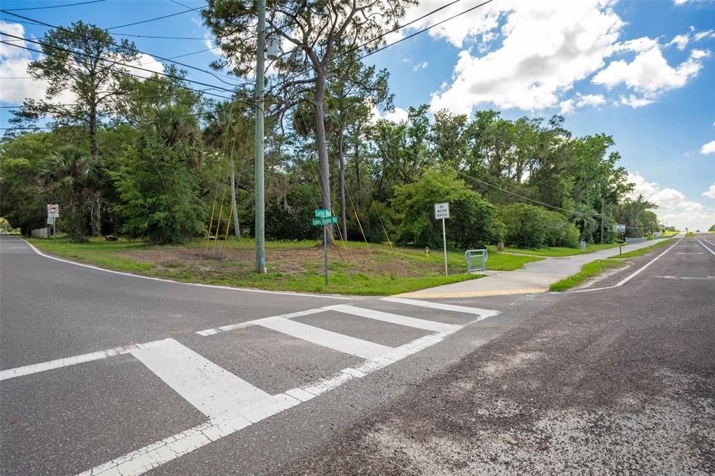 En Venta: $750,000 (2.20 acres)