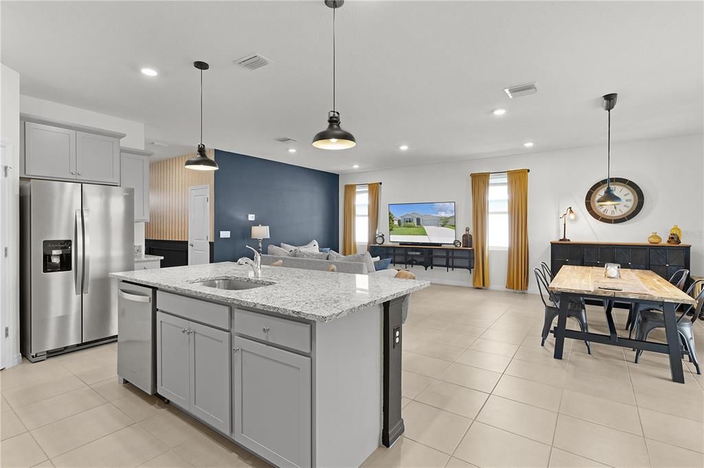 For Sale: $340,000 (3 beds, 2 baths, 1810 Square Feet)