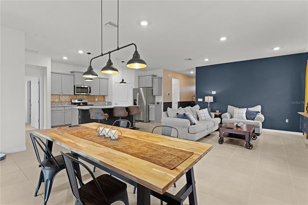 For Sale: $340,000 (3 beds, 2 baths, 1810 Square Feet)