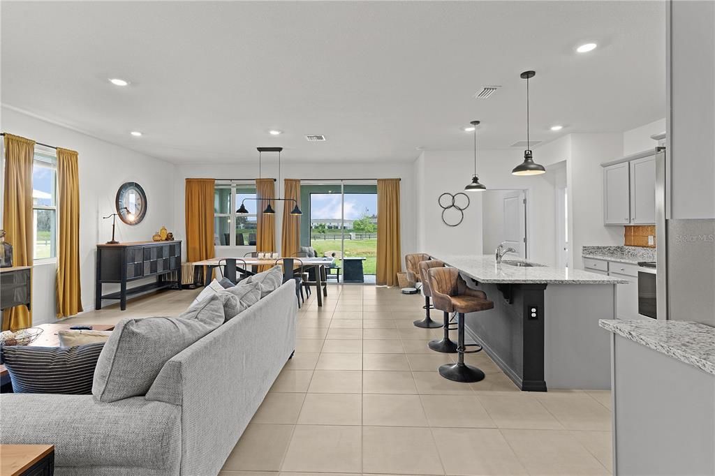 For Sale: $340,000 (3 beds, 2 baths, 1810 Square Feet)