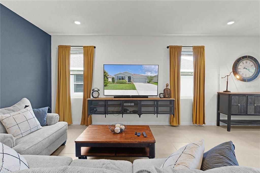 For Sale: $340,000 (3 beds, 2 baths, 1810 Square Feet)