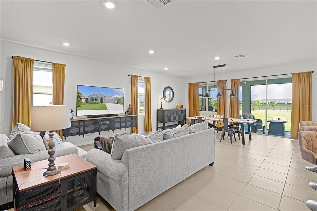 For Sale: $340,000 (3 beds, 2 baths, 1810 Square Feet)