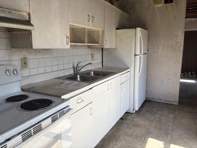 Active With Contract: $126,500 (3 beds, 1 baths, 979 Square Feet)