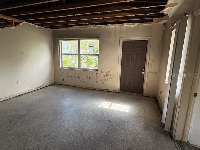 Active With Contract: $126,500 (3 beds, 1 baths, 979 Square Feet)