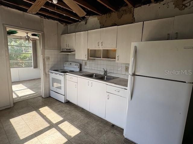 Active With Contract: $126,500 (3 beds, 1 baths, 979 Square Feet)