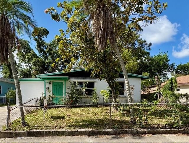 Active With Contract: $126,500 (3 beds, 1 baths, 979 Square Feet)