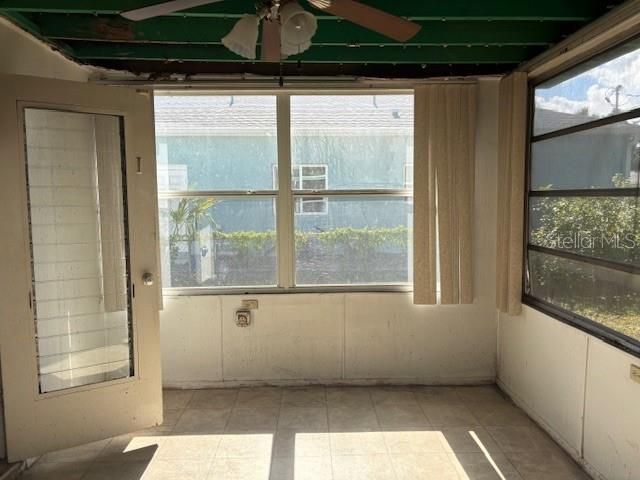 Active With Contract: $126,500 (3 beds, 1 baths, 979 Square Feet)