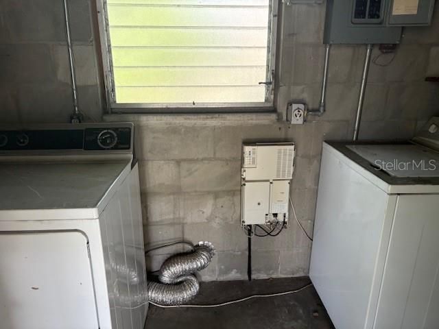 Active With Contract: $126,500 (3 beds, 1 baths, 979 Square Feet)