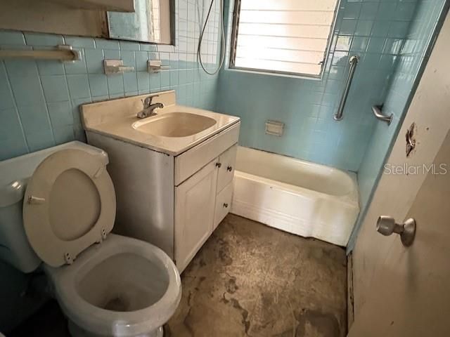 Active With Contract: $126,500 (3 beds, 1 baths, 979 Square Feet)