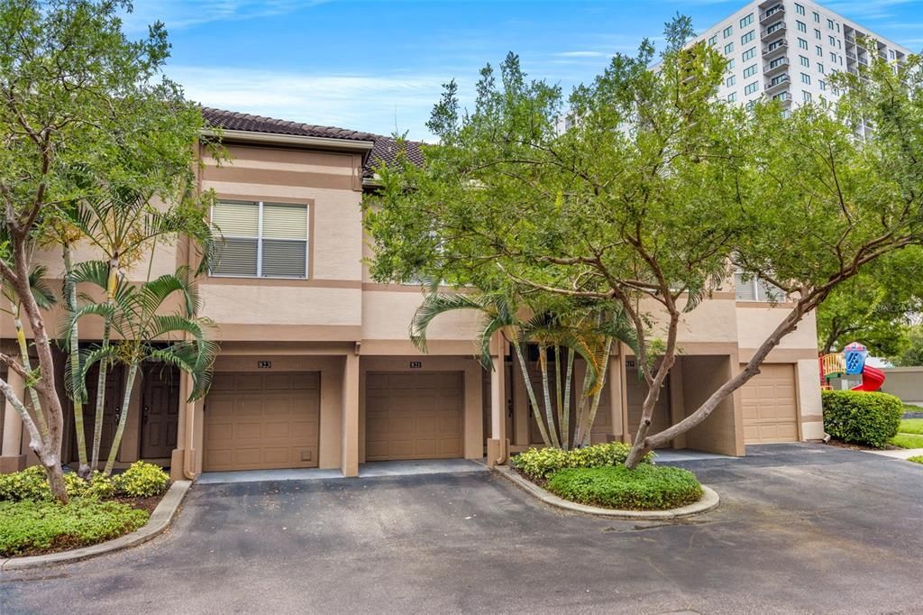 Active With Contract: $3,375 (2 beds, 2 baths, 1068 Square Feet)