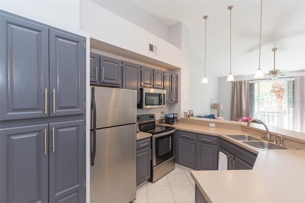 Active With Contract: $3,375 (2 beds, 2 baths, 1068 Square Feet)