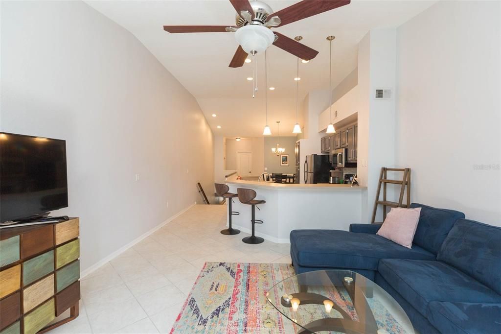 Active With Contract: $3,375 (2 beds, 2 baths, 1068 Square Feet)