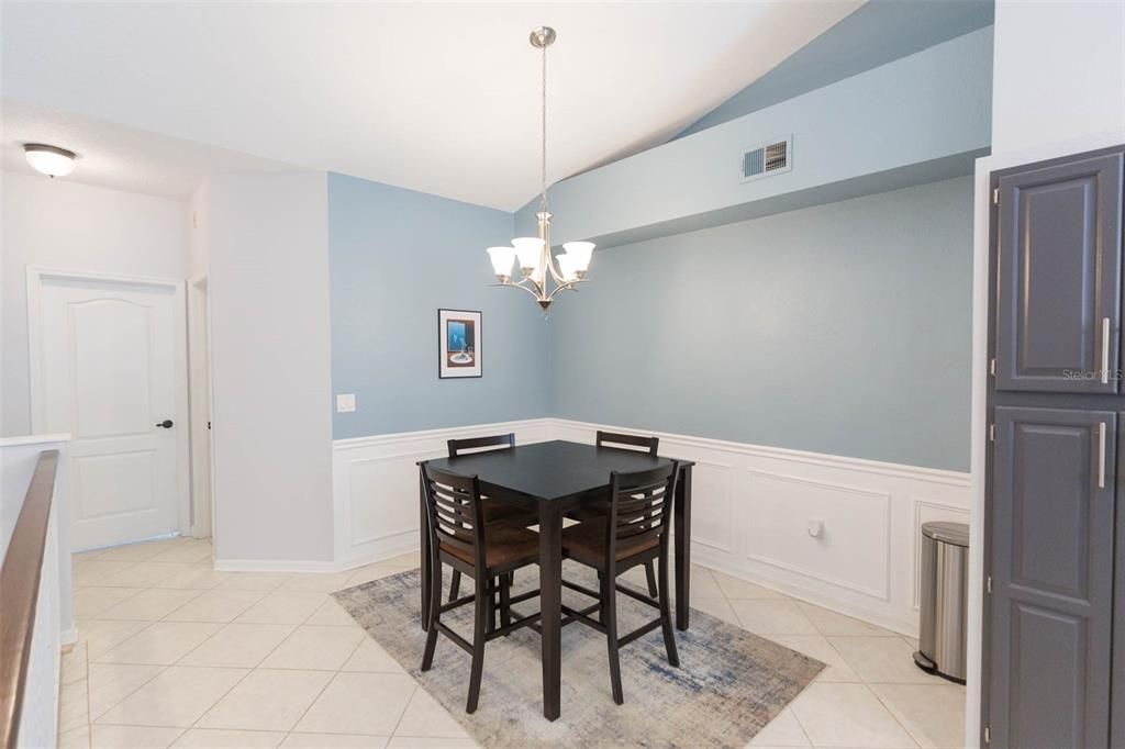 Active With Contract: $3,375 (2 beds, 2 baths, 1068 Square Feet)