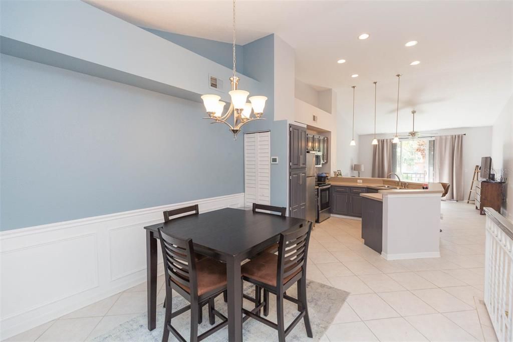 Active With Contract: $3,375 (2 beds, 2 baths, 1068 Square Feet)