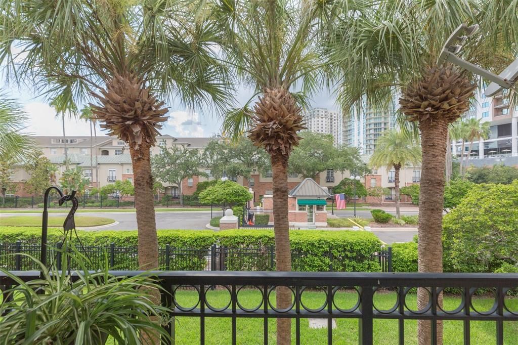 Active With Contract: $3,375 (2 beds, 2 baths, 1068 Square Feet)