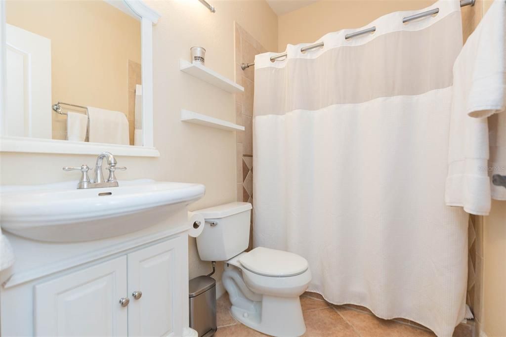 Active With Contract: $3,375 (2 beds, 2 baths, 1068 Square Feet)