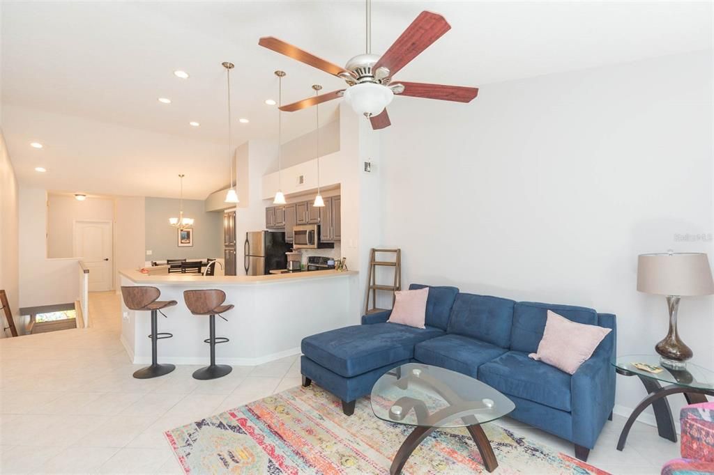 Active With Contract: $3,375 (2 beds, 2 baths, 1068 Square Feet)