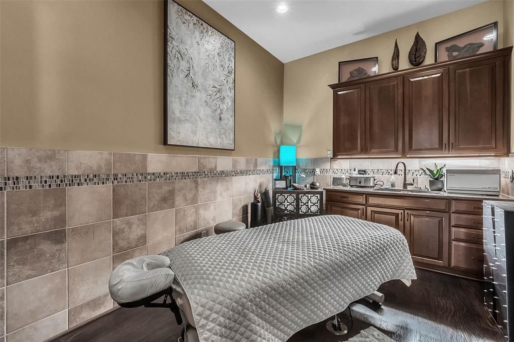 For Sale: $389,500 (2 beds, 2 baths, 1732 Square Feet)