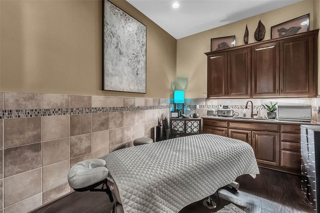 For Sale: $389,500 (2 beds, 2 baths, 1732 Square Feet)