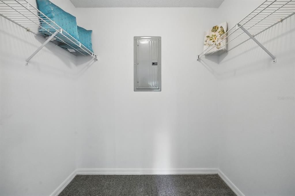 For Sale: $209,900 (2 beds, 2 baths, 1379 Square Feet)