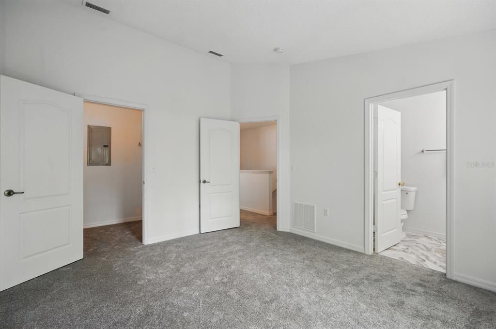 For Sale: $209,900 (2 beds, 2 baths, 1379 Square Feet)