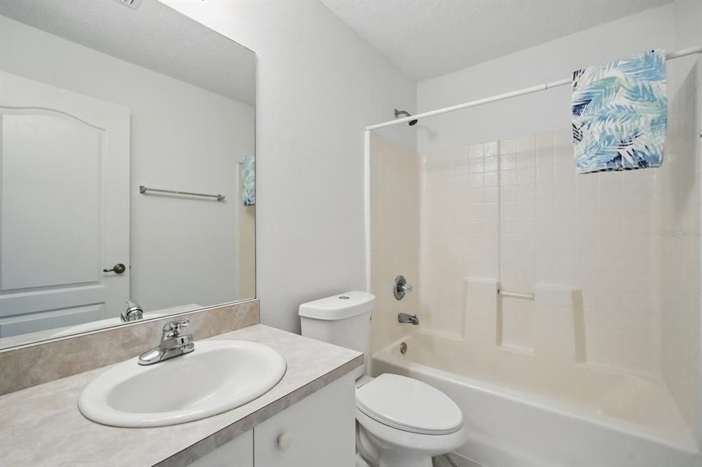 For Sale: $209,900 (2 beds, 2 baths, 1379 Square Feet)