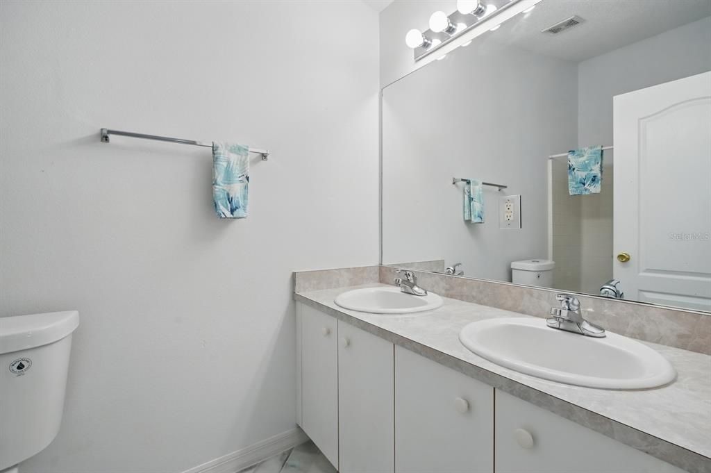 For Sale: $209,900 (2 beds, 2 baths, 1379 Square Feet)