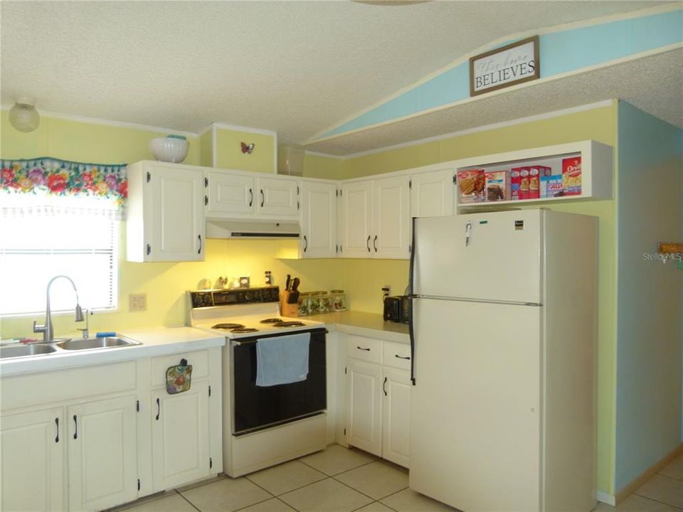 For Sale: $132,500 (2 beds, 2 baths, 1138 Square Feet)