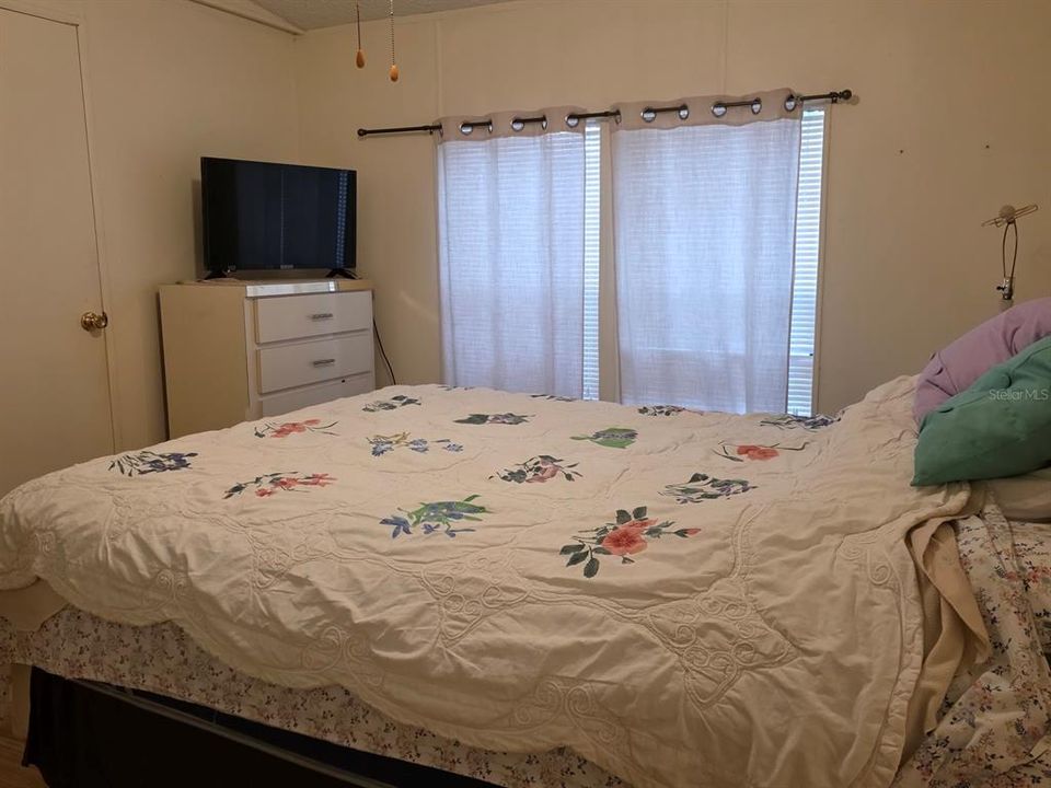 For Sale: $132,500 (2 beds, 2 baths, 1138 Square Feet)