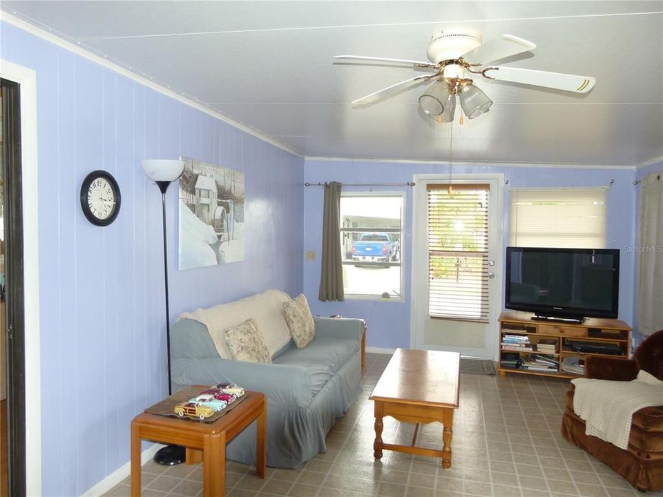 For Sale: $132,500 (2 beds, 2 baths, 1138 Square Feet)