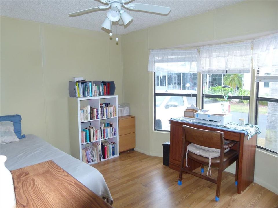 For Sale: $132,500 (2 beds, 2 baths, 1138 Square Feet)
