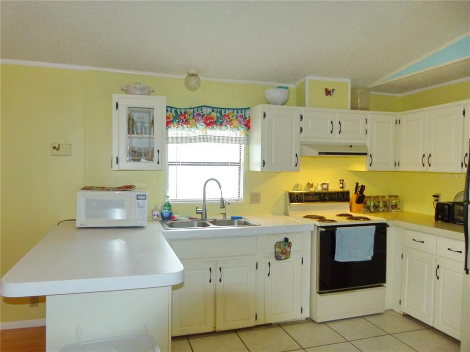 For Sale: $132,500 (2 beds, 2 baths, 1138 Square Feet)