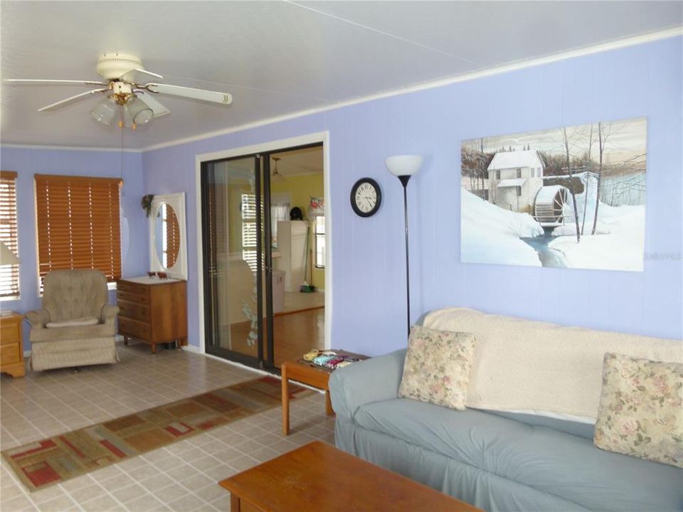 For Sale: $132,500 (2 beds, 2 baths, 1138 Square Feet)