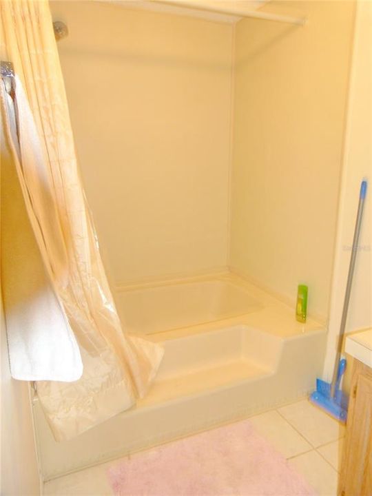 For Sale: $132,500 (2 beds, 2 baths, 1138 Square Feet)