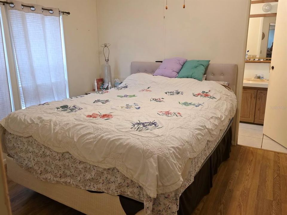 For Sale: $132,500 (2 beds, 2 baths, 1138 Square Feet)