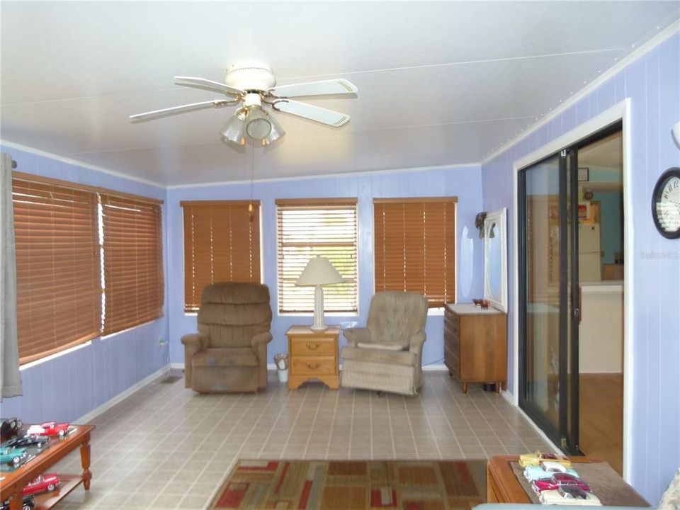 For Sale: $132,500 (2 beds, 2 baths, 1138 Square Feet)