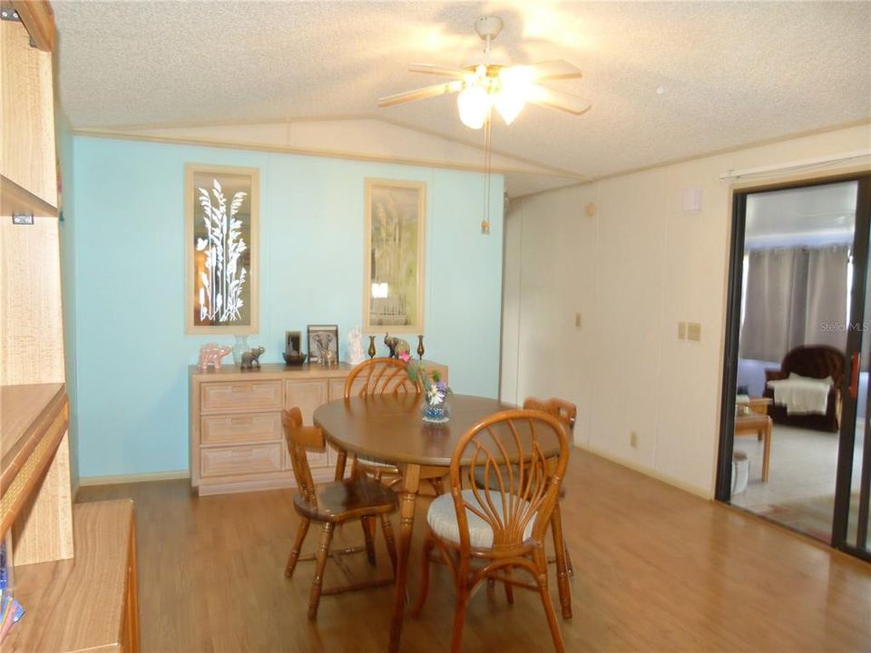 For Sale: $132,500 (2 beds, 2 baths, 1138 Square Feet)