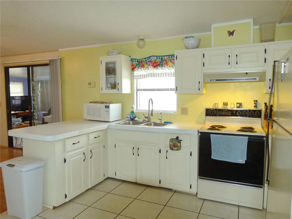 For Sale: $132,500 (2 beds, 2 baths, 1138 Square Feet)