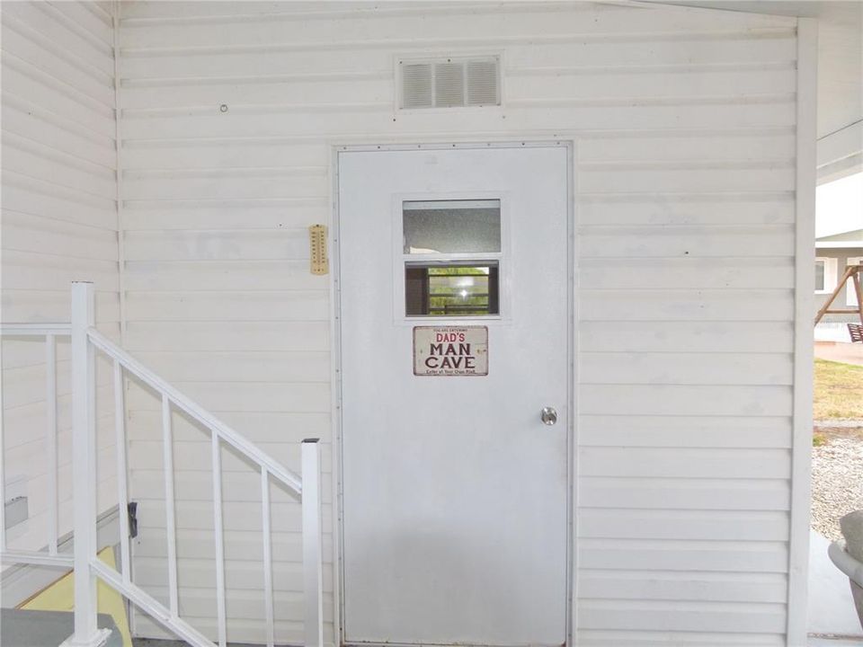 For Sale: $132,500 (2 beds, 2 baths, 1138 Square Feet)