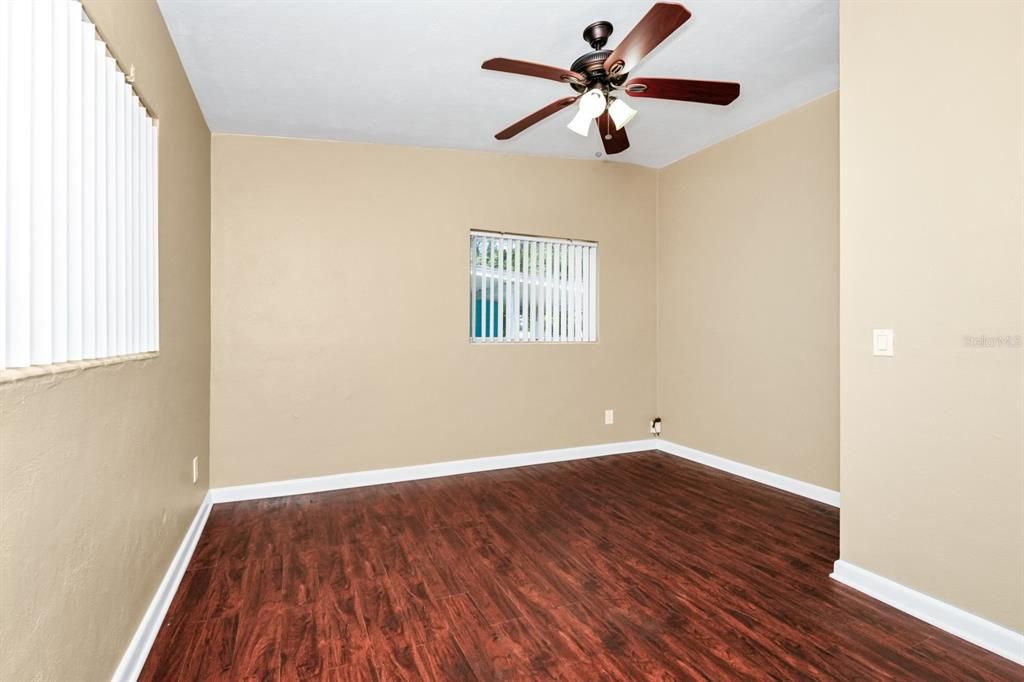 For Sale: $349,000 (3 beds, 1 baths, 1050 Square Feet)