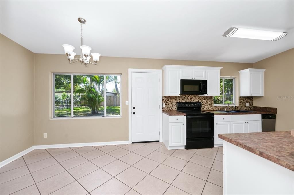 For Sale: $349,000 (3 beds, 1 baths, 1050 Square Feet)