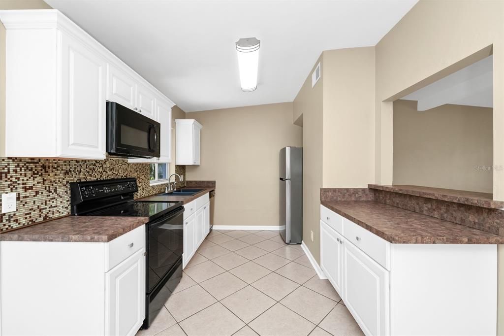 For Sale: $349,000 (3 beds, 1 baths, 1050 Square Feet)