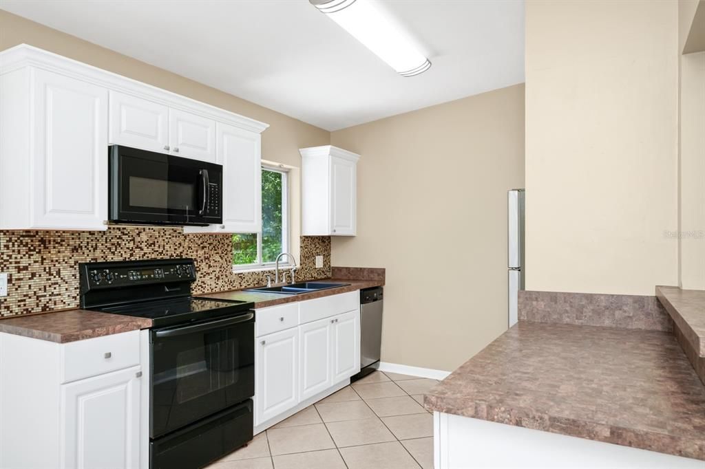 For Sale: $349,000 (3 beds, 1 baths, 1050 Square Feet)