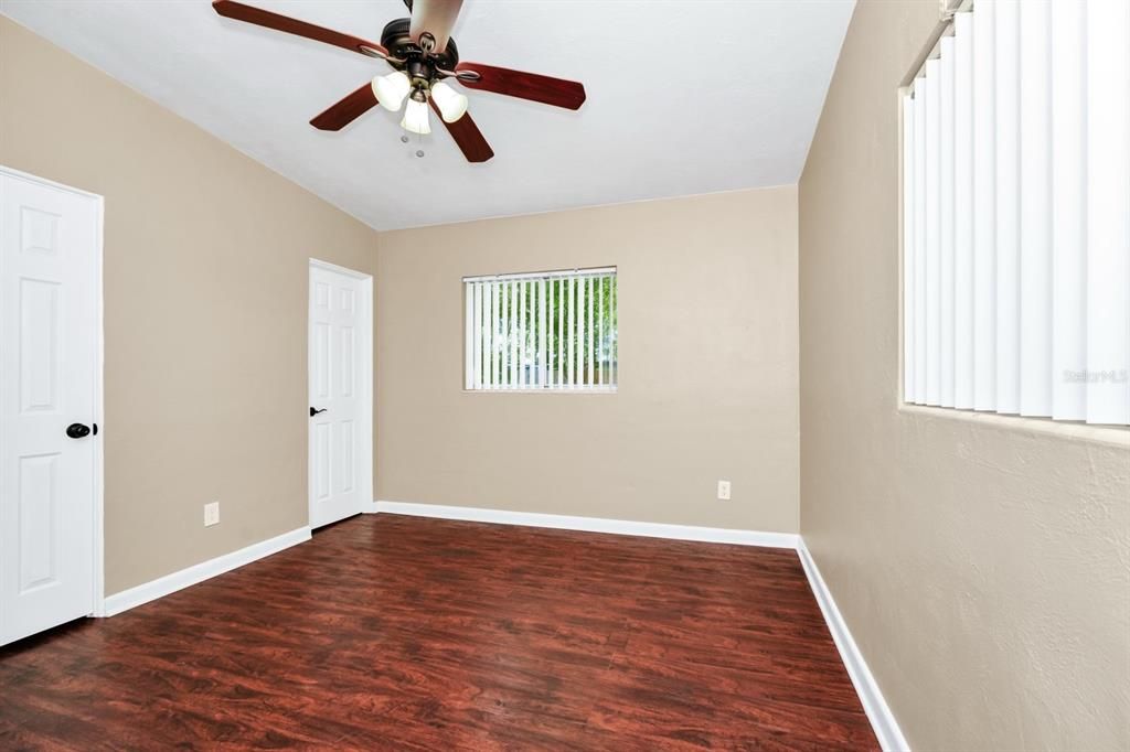 For Sale: $349,000 (3 beds, 1 baths, 1050 Square Feet)