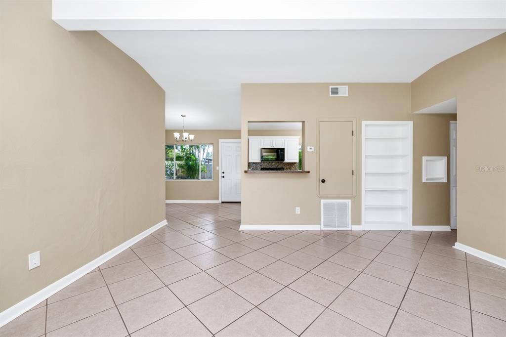 For Sale: $349,000 (3 beds, 1 baths, 1050 Square Feet)