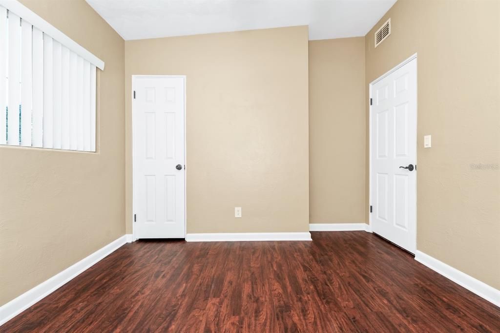 For Sale: $349,000 (3 beds, 1 baths, 1050 Square Feet)