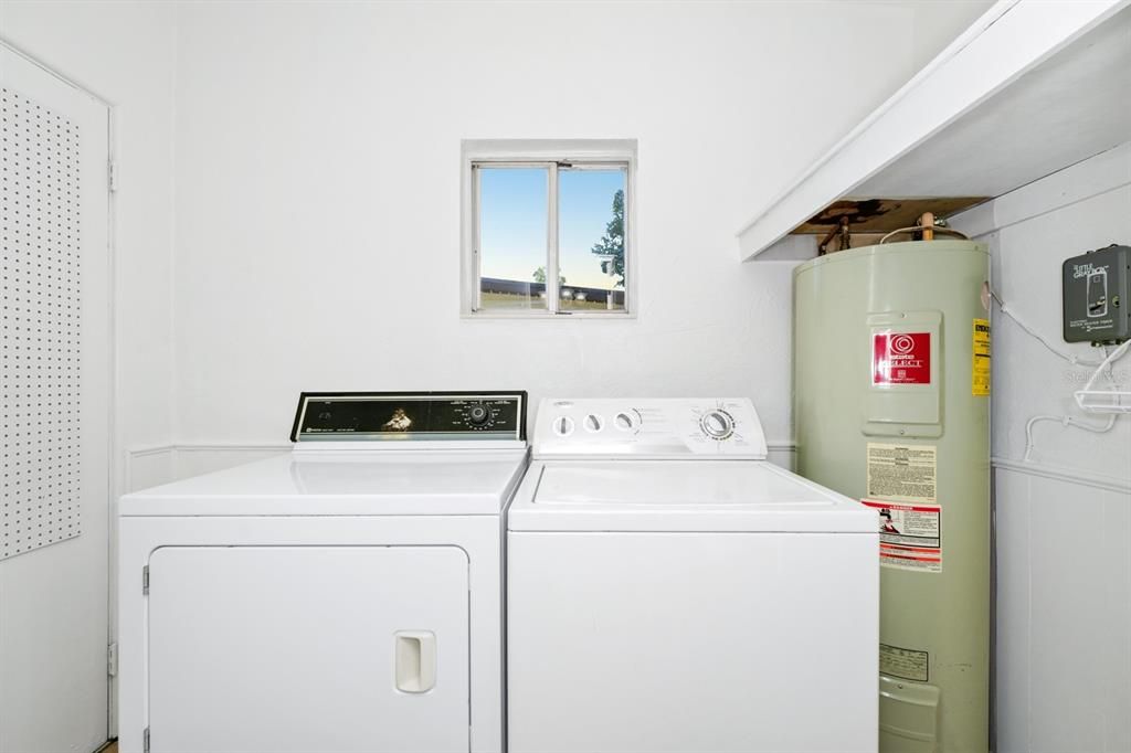 For Sale: $349,000 (3 beds, 1 baths, 1050 Square Feet)