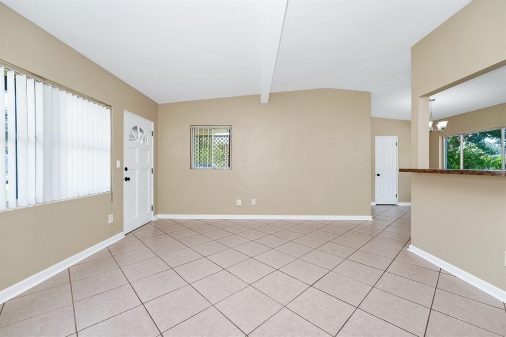 For Sale: $349,000 (3 beds, 1 baths, 1050 Square Feet)